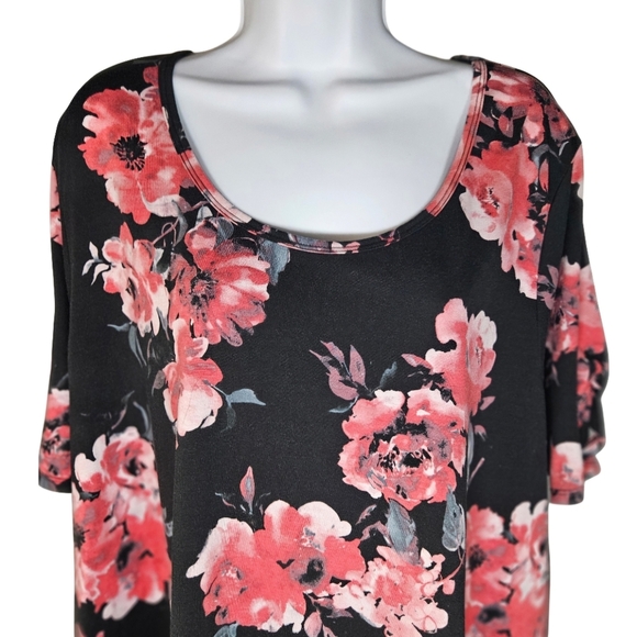 0014 LuLaRoe Rose Floral Top Tee Black Pink Comfort Stretch Plus Size 3X - Picture 2 of 10